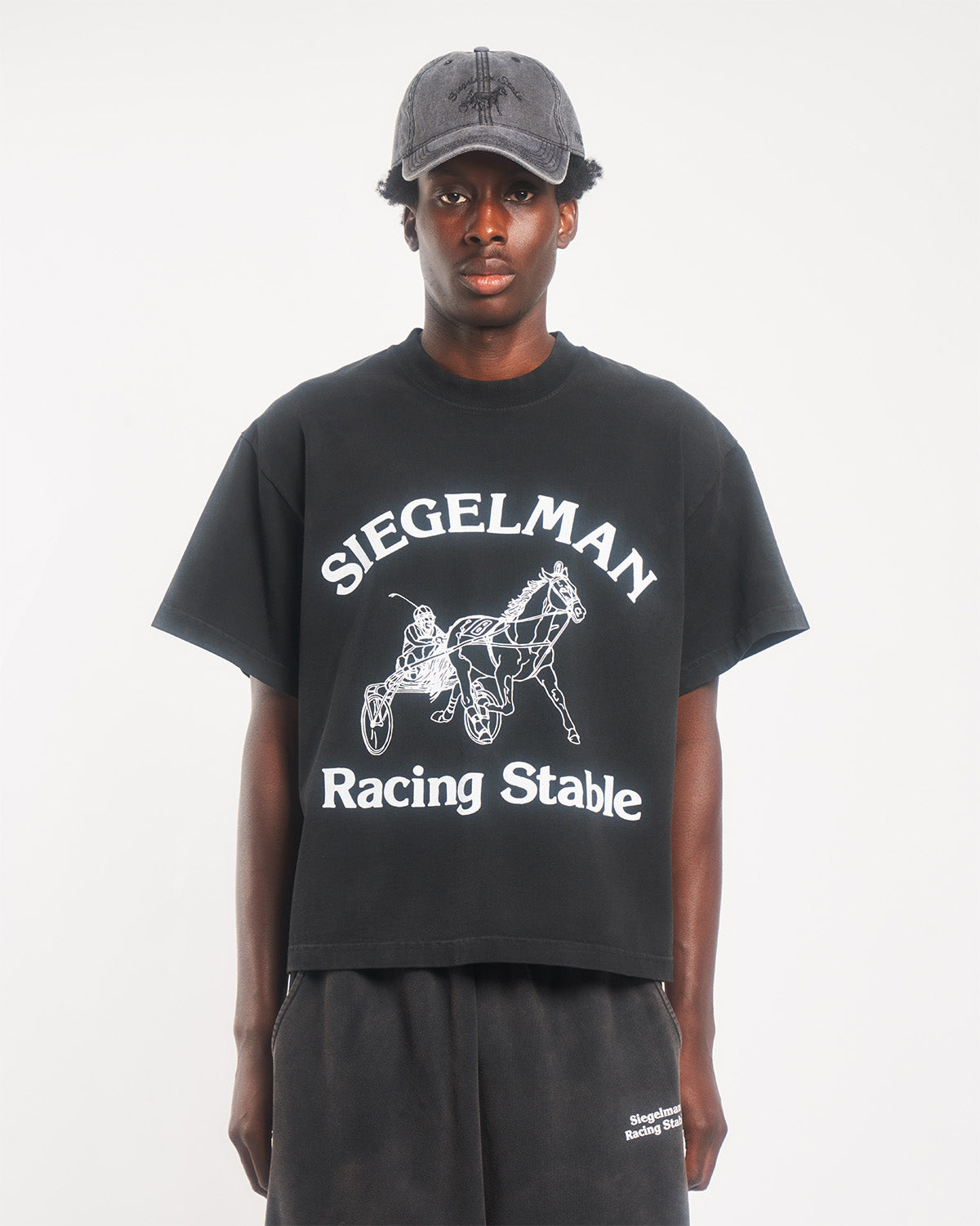 【GRAILZ】RACING EMBLEM T-SHIRTS [CHARCOAL] GRAILZ-RACING EMBLEM T-SHIRTS [CHARCOAL]│삼성물산 온라인몰